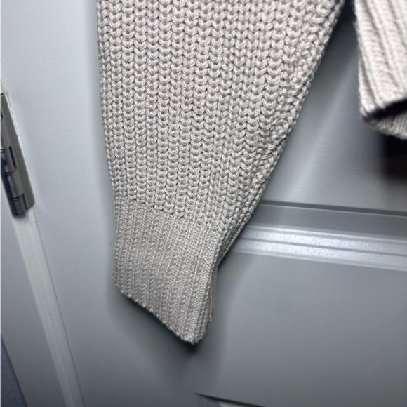 V-Neck Beige Sweater - Picture 4 of 6